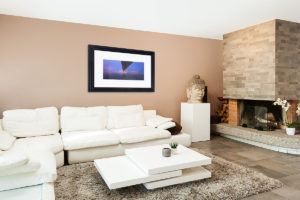 Living room with framed photograph of the Humber Bridge
